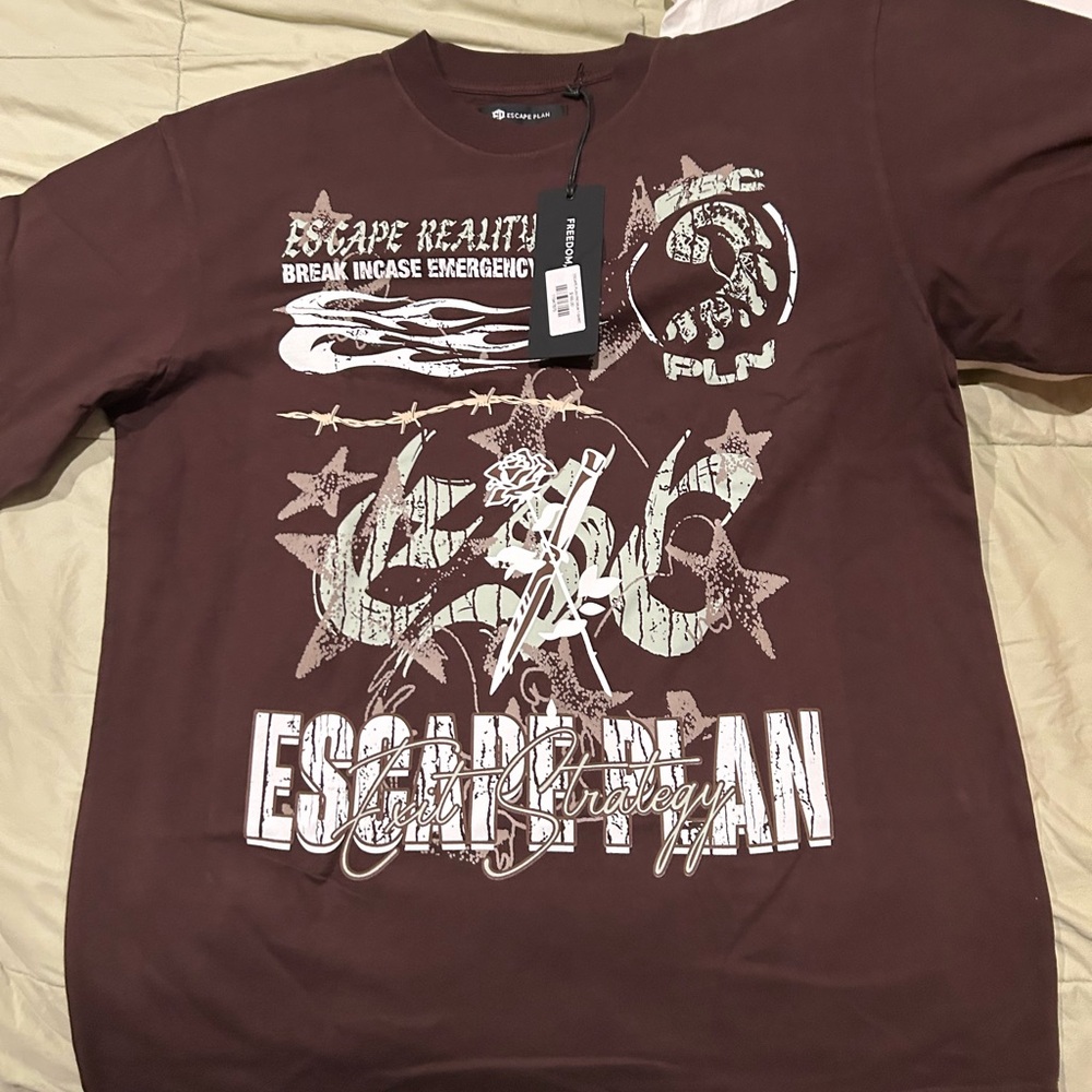 Escape Plan Luxury Heavyweight T-shirt size Large
